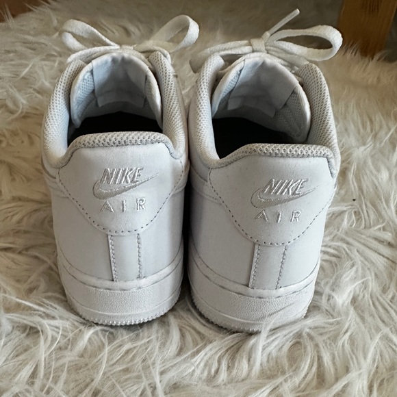 Nike Air Force 1 ‘07 Gently Worn - Picture 4 of 15